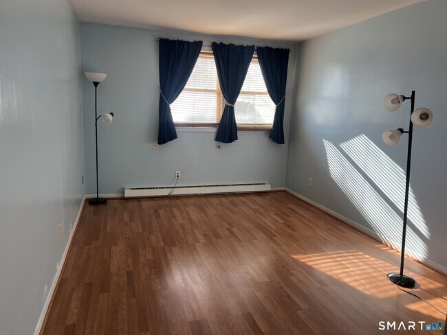 Building Photo - 285 Savin Ave