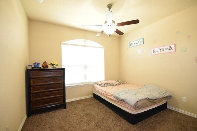 Building Photo - 4 bed 3 bath house in Prestwyck