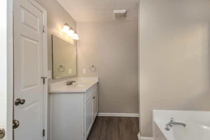 Building Photo - 4949 Lake Park Ln