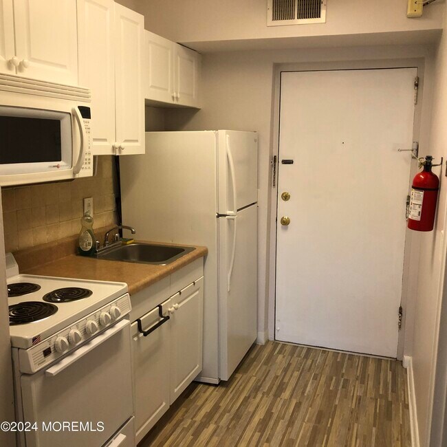 Building Photo - 200 Ocean Park Ave