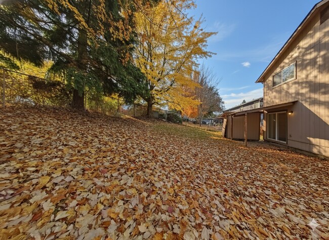 Building Photo - Remodeled 3 Bedroom Duplex ~ Albany ~ Pet ...