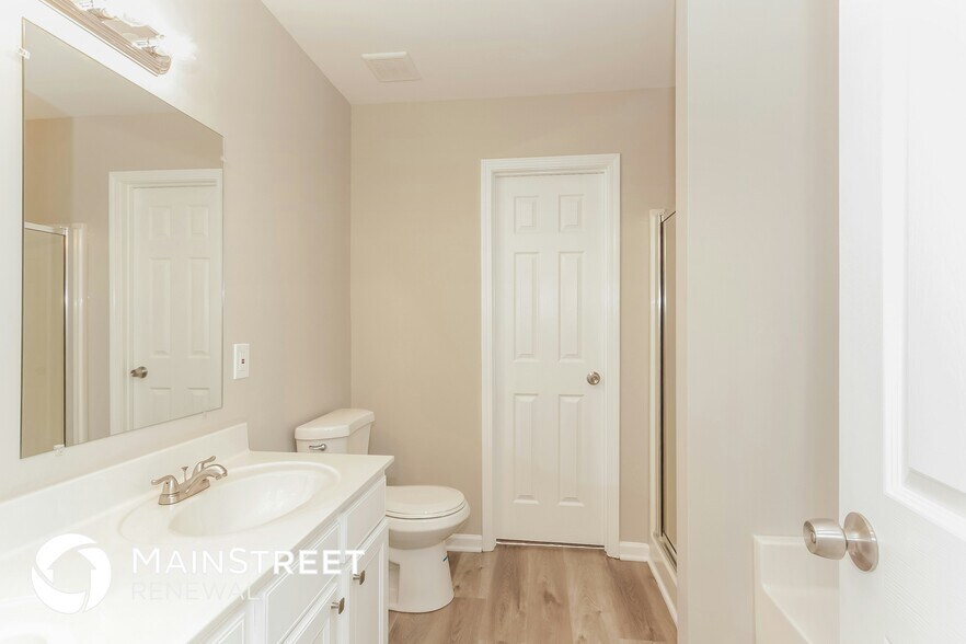 Building Photo - 6817 Goldenwillow Dr