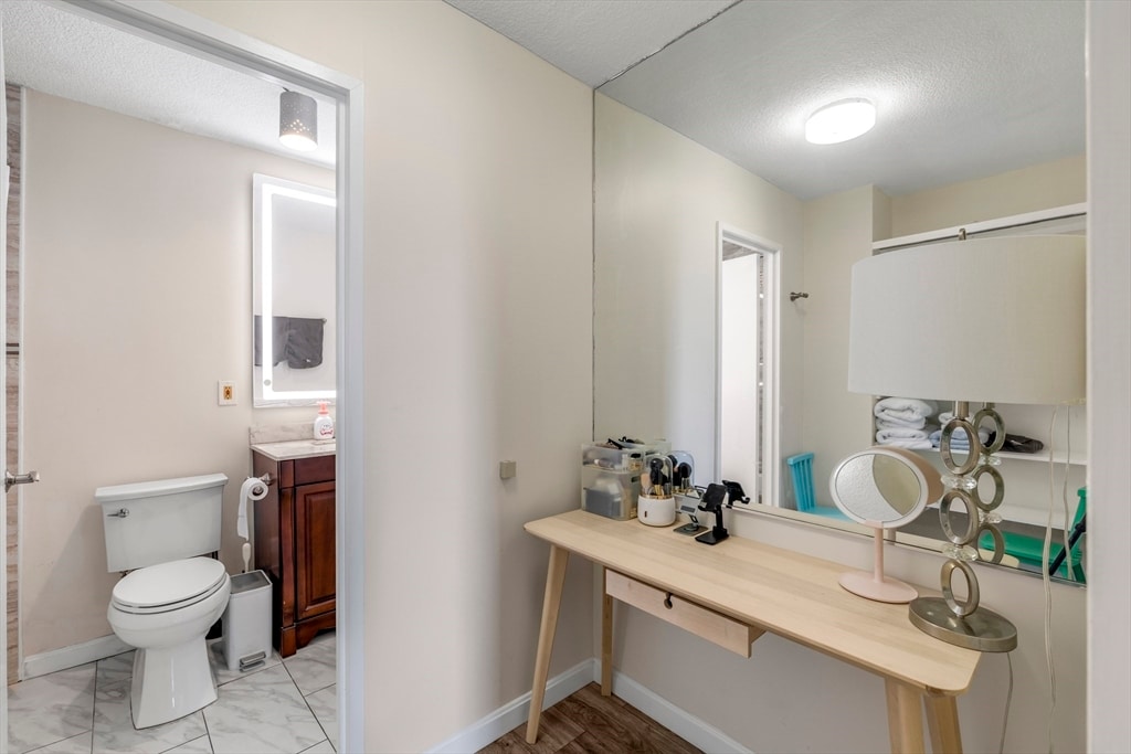 Building Photo - 99 Pond Ave