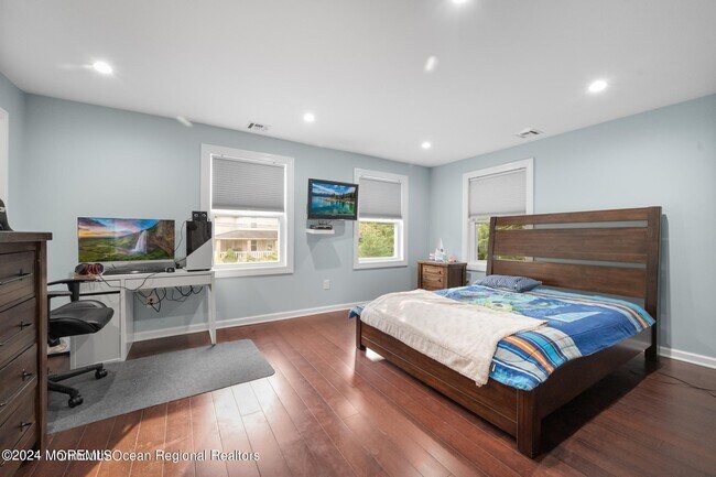 Building Photo - 300 Monmouth Rd