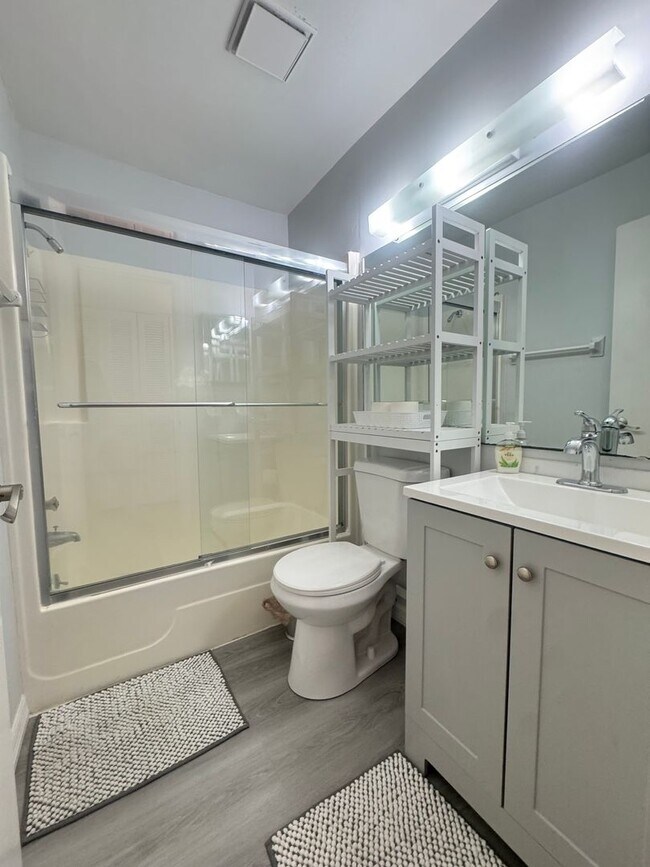 Building Photo - Annual turnkey furnished 2-Bedroom, 2-Bathroom condo in Castel Del Mare community