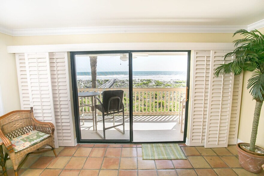Building Photo - 6100 A1A S