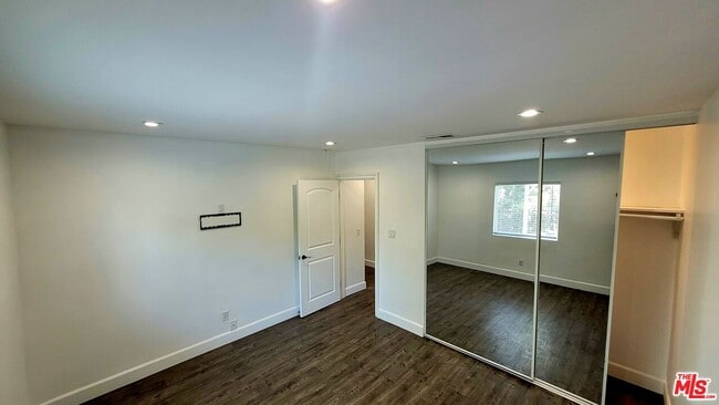 Building Photo - 17629 Burbank Blvd