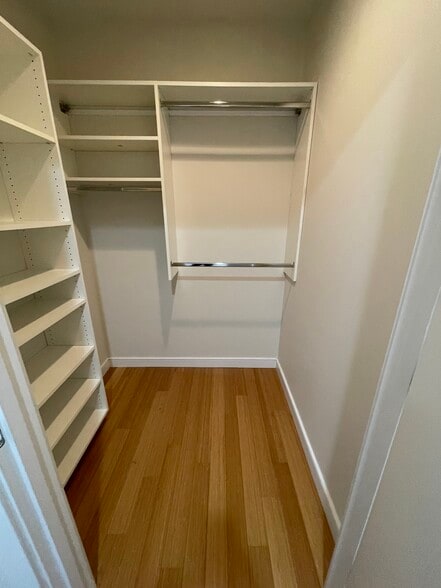 Building Photo - 591 Albany St