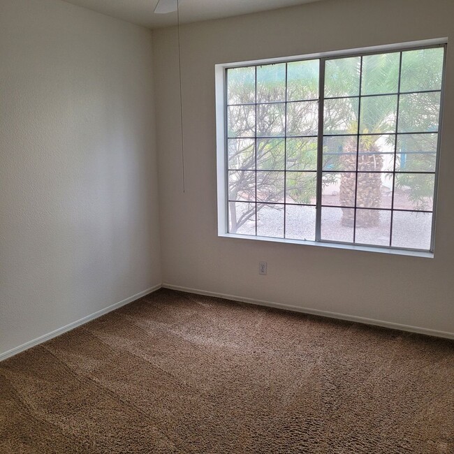 Building Photo - !!REDUCED RENT!!! Condo, 2 Bedroom, Southside