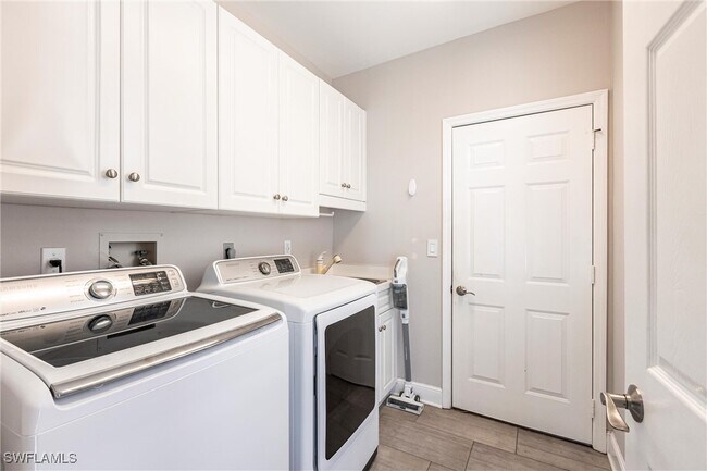 Building Photo - 11384 Quail Village Way