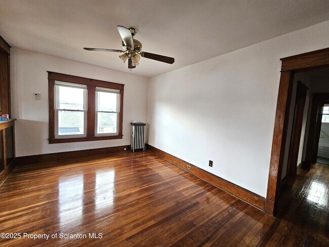 Building Photo - 852 N Rebecca Ave