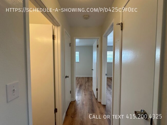 Building Photo - 102 E Bernal Dr