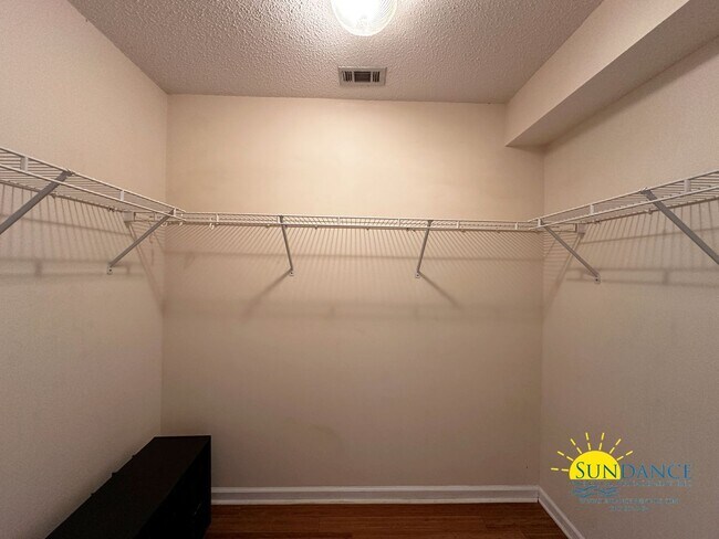 Building Photo - Lakefront home with Enclosed pool centered between Eglin and Hurlburt