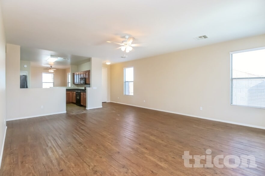 Building Photo - 36497 W Barcelona Ln