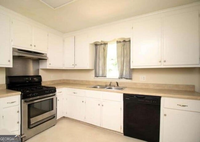 Building Photo - 220 Providence Rd