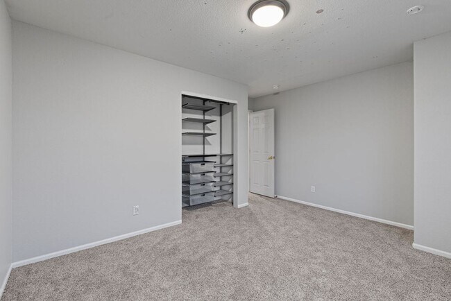 Building Photo - 6 Bedroom plus and office near Rigden Farms