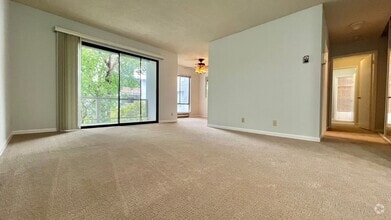 Building Photo - Well-maintained 2bd 1.5 ba  with plenty of...
