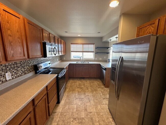 Building Photo - 1120 Longbow Ln