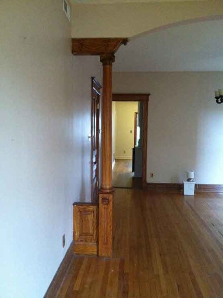 Building Photo - 1334 W Winona St