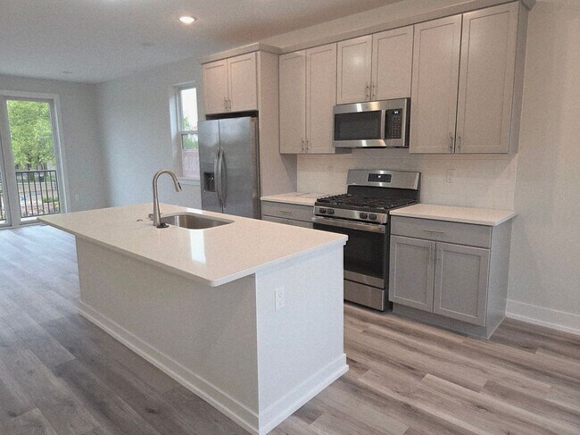 Building Photo - 3618 Trumbull
