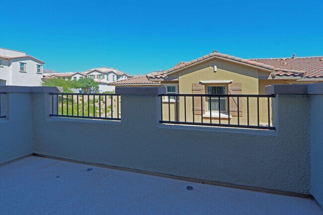 Building Photo - Newer, Fabulous town home in the heart of ...