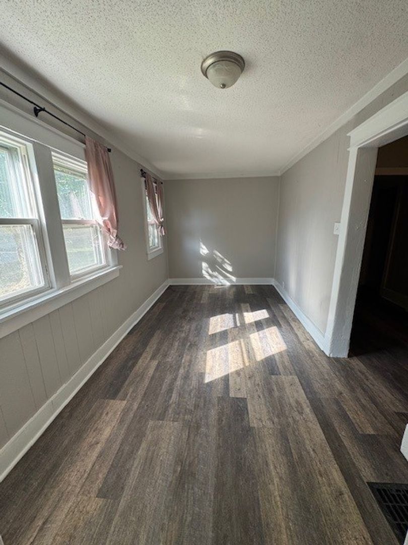 Building Photo - South Side Three Bedroom Bungalow