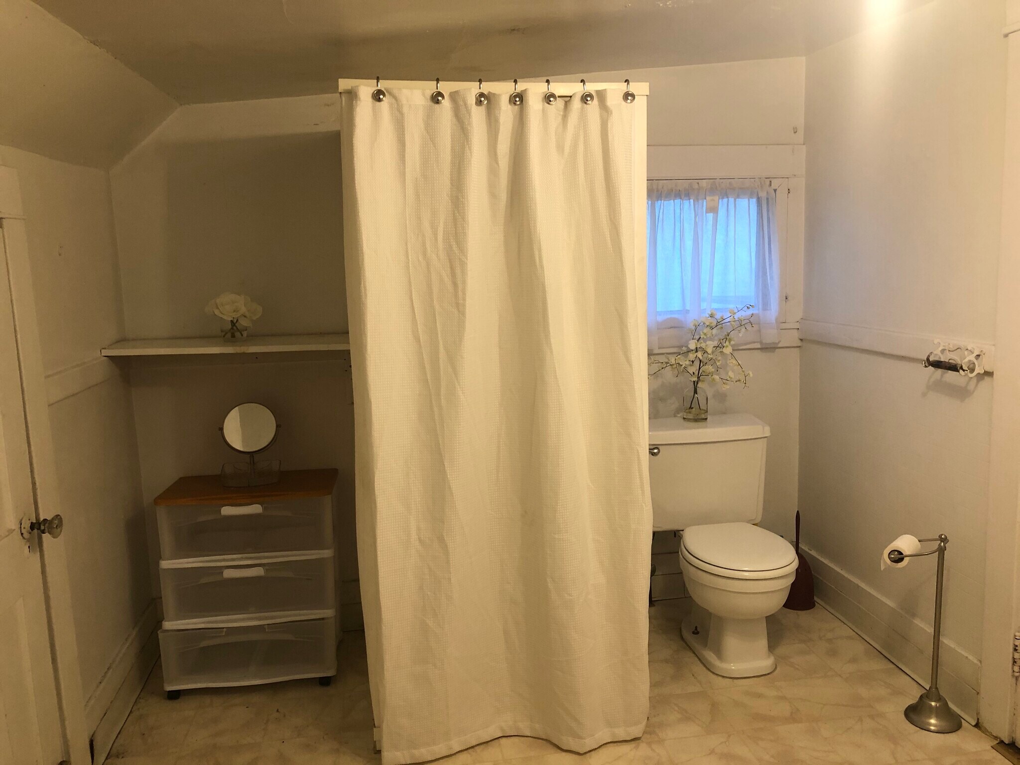 Bathroom 2 view 1 - 210 Delaware Ave