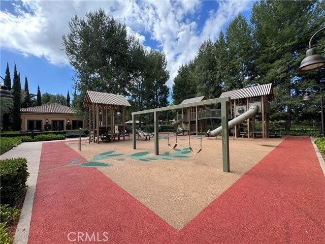 Building Photo - 80 Cipresso