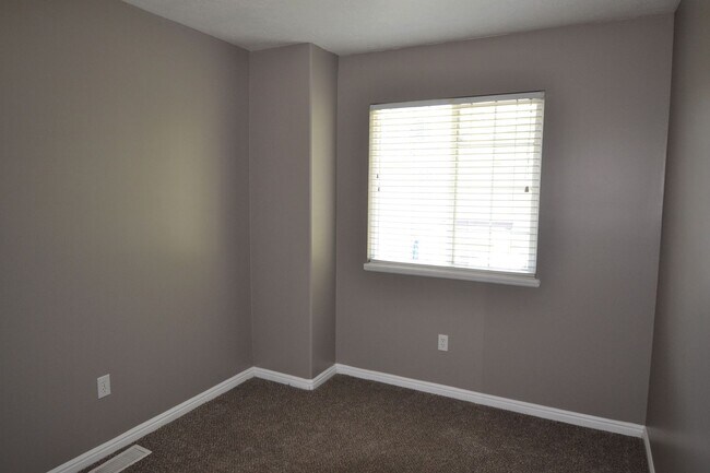 Building Photo - Adorable 3 Bed 2 Bath Townhouse in West Valley!!!