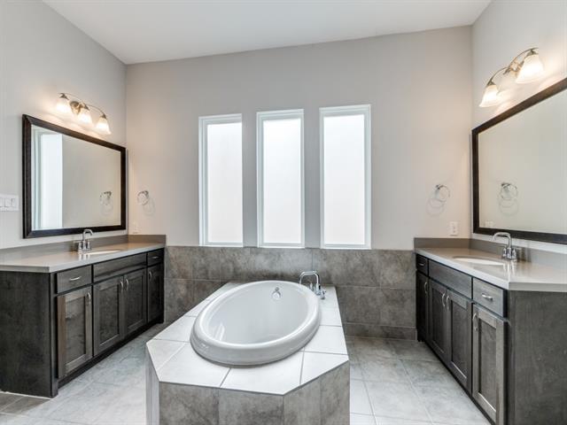 Building Photo - 16616 Sunnyland Dr
