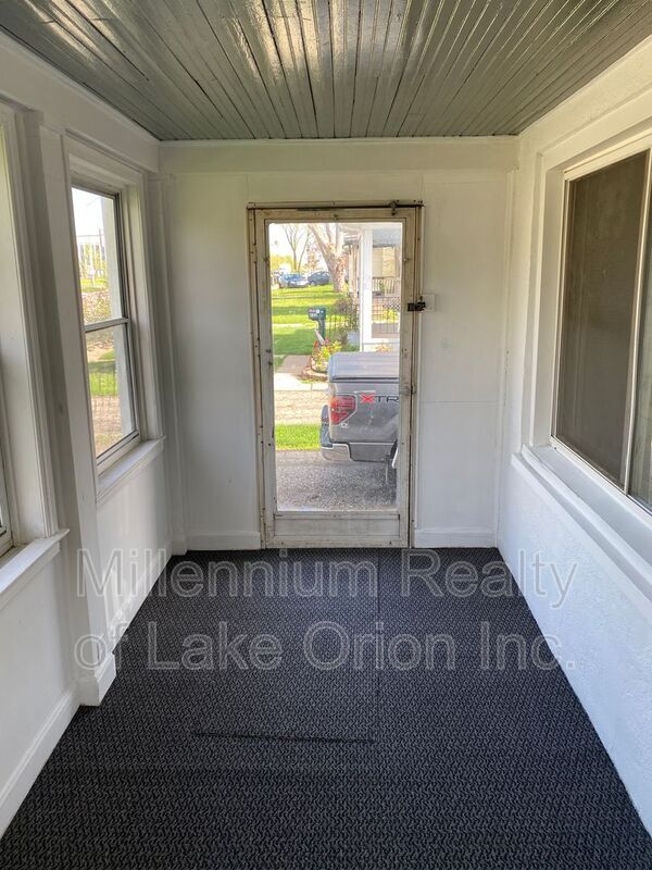 Building Photo - 638 Joslyn Ave