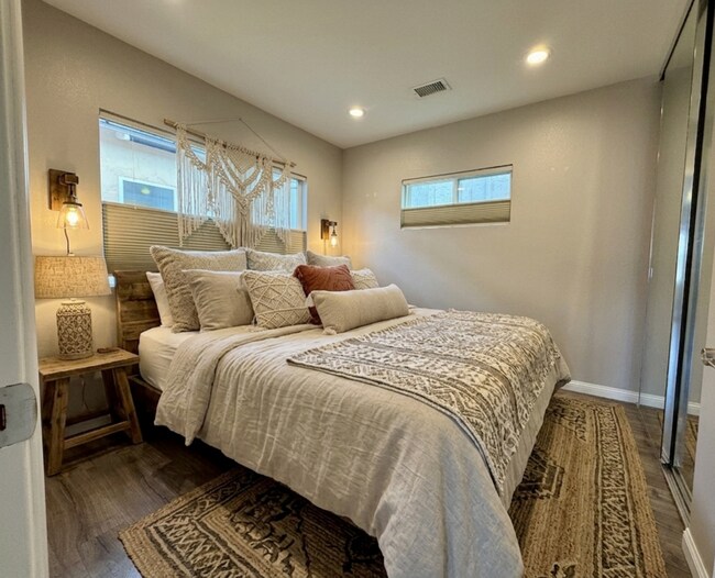 Building Photo - Cottage Home in Normal Heights! Conveniently offers A/C, in Unit Washer/Dryer, Assigned Parking P...