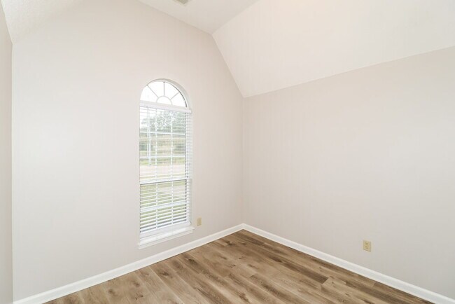 Building Photo - 6284 Manchester St