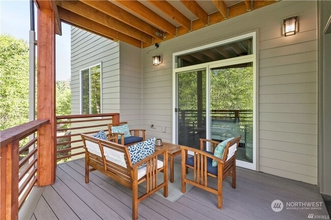 Building Photo - Beautiful Custom 4-bedroom 2.5 bath home. Barkley Neighborhood!