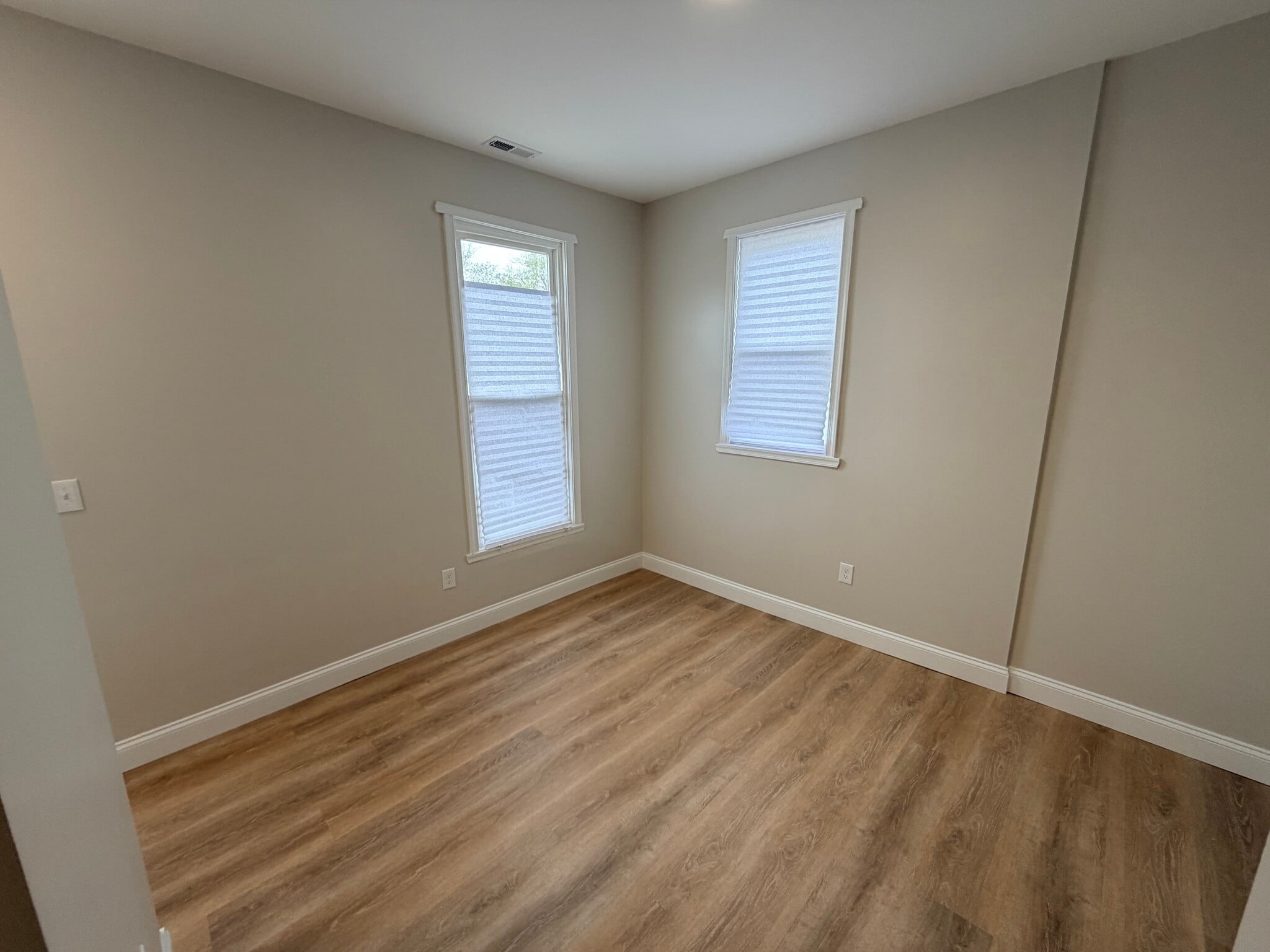 Building Photo - 3 E Overlea Ave