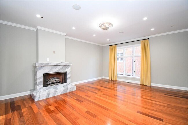 Building Photo - 4 Prichard Way NE