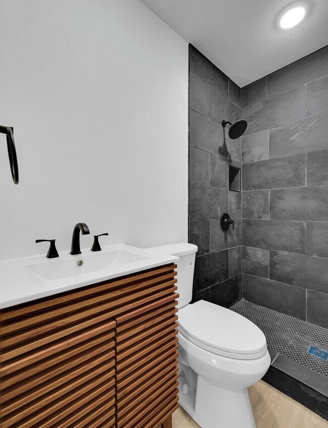 Building Photo - Newly Renovated 3 Bed, 2 Bath Home in Waco