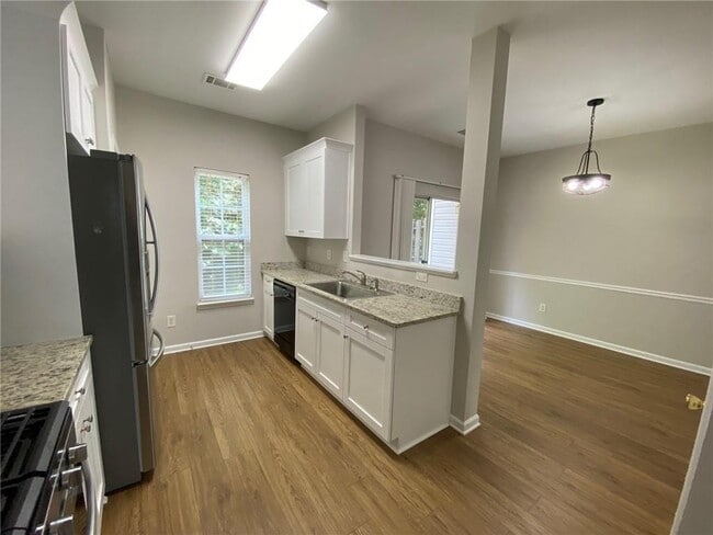 Building Photo - 677 Kenridge Dr