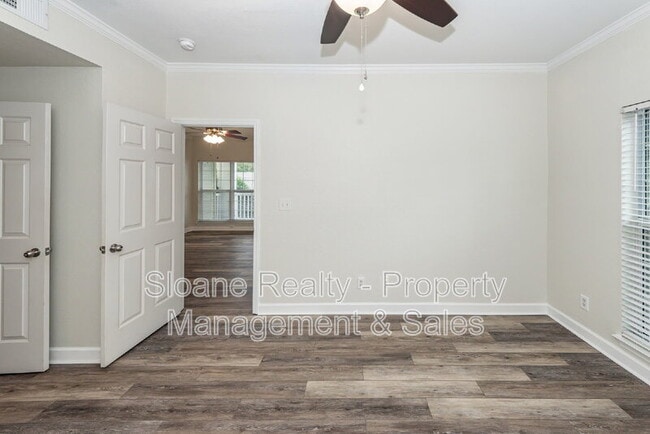 Building Photo - 700 Daniel Ellis Dr