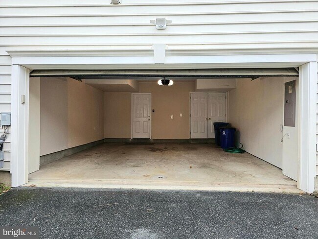 Building Photo - 13019 St Clair Rd