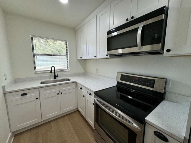 Building Photo - 6214 S Martindale Ave