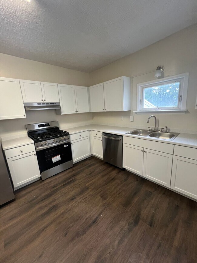 Building Photo - Newly renovated 2 bedroom House near Carlisle school complex