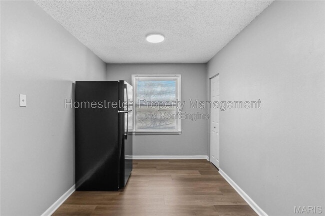 Building Photo - 7471 Sharon Dr