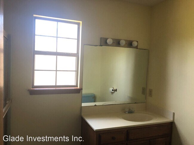 Building Photo - 3 br, 2 bath House - 203 Carriage Lane
