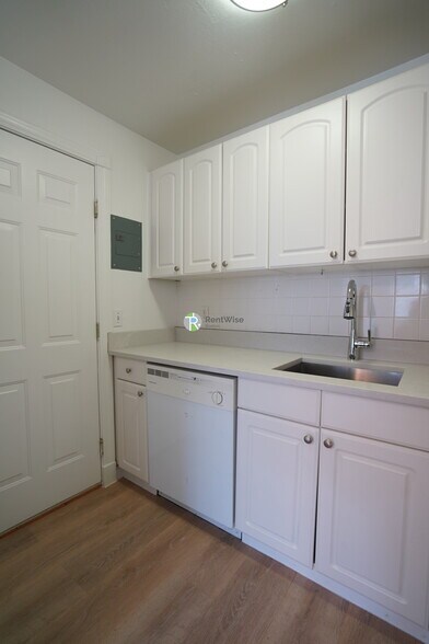 Building Photo - 11 Embassy Rd