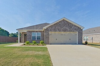 Building Photo - 605 June St