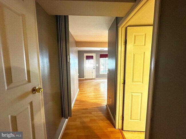 Building Photo - 9799 Mock Orange Ct