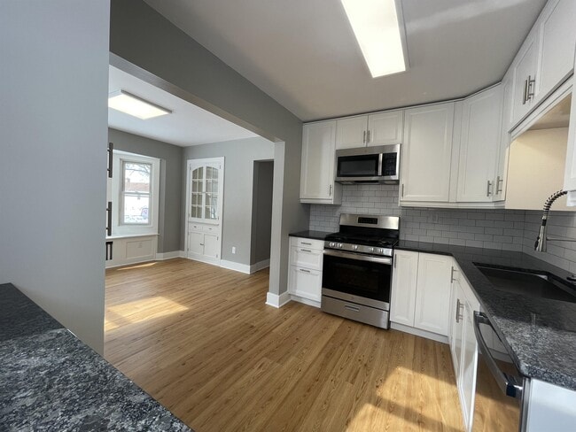 Building Photo - 4059 Brunswick Ave S