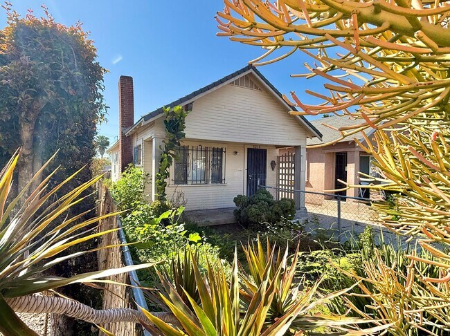Building Photo - 2 Bedroom Home nestled in City Heights! With Parking!!