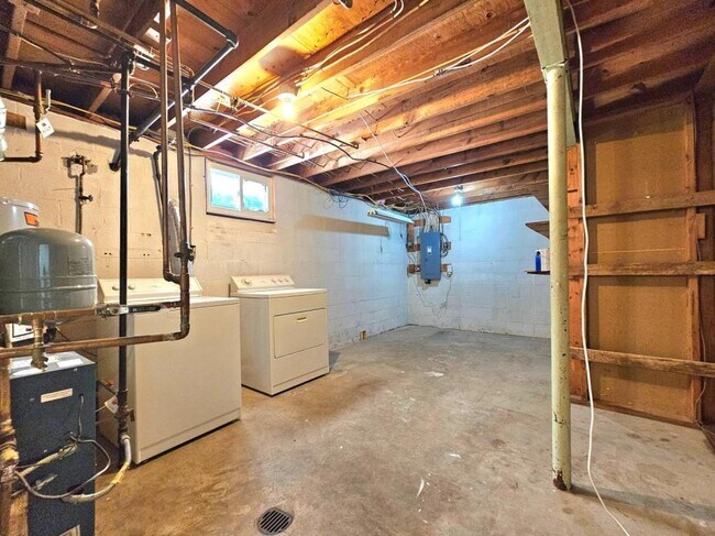 Building Photo - 4123 Glendale Rd